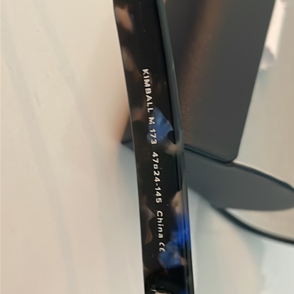 Warby Parker traditional shape frames. - Picture 4 of 4